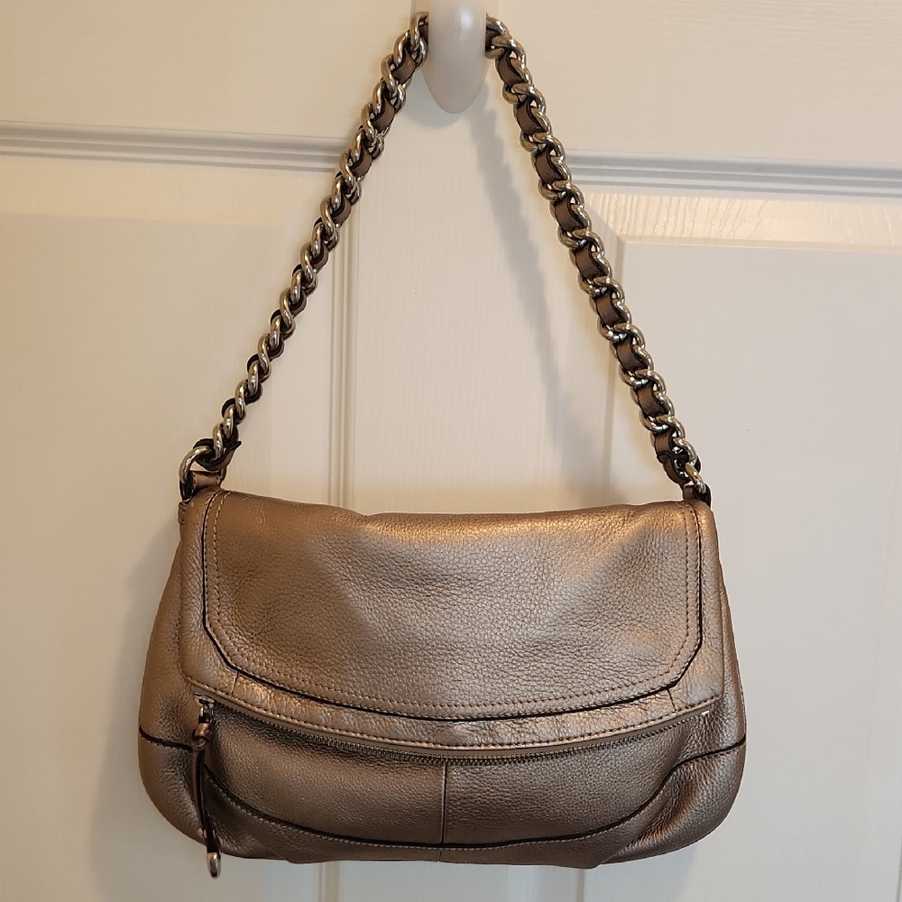 B Makowsky EUC Platinum Metallic Leather Shoulder Bag with Chain Strap